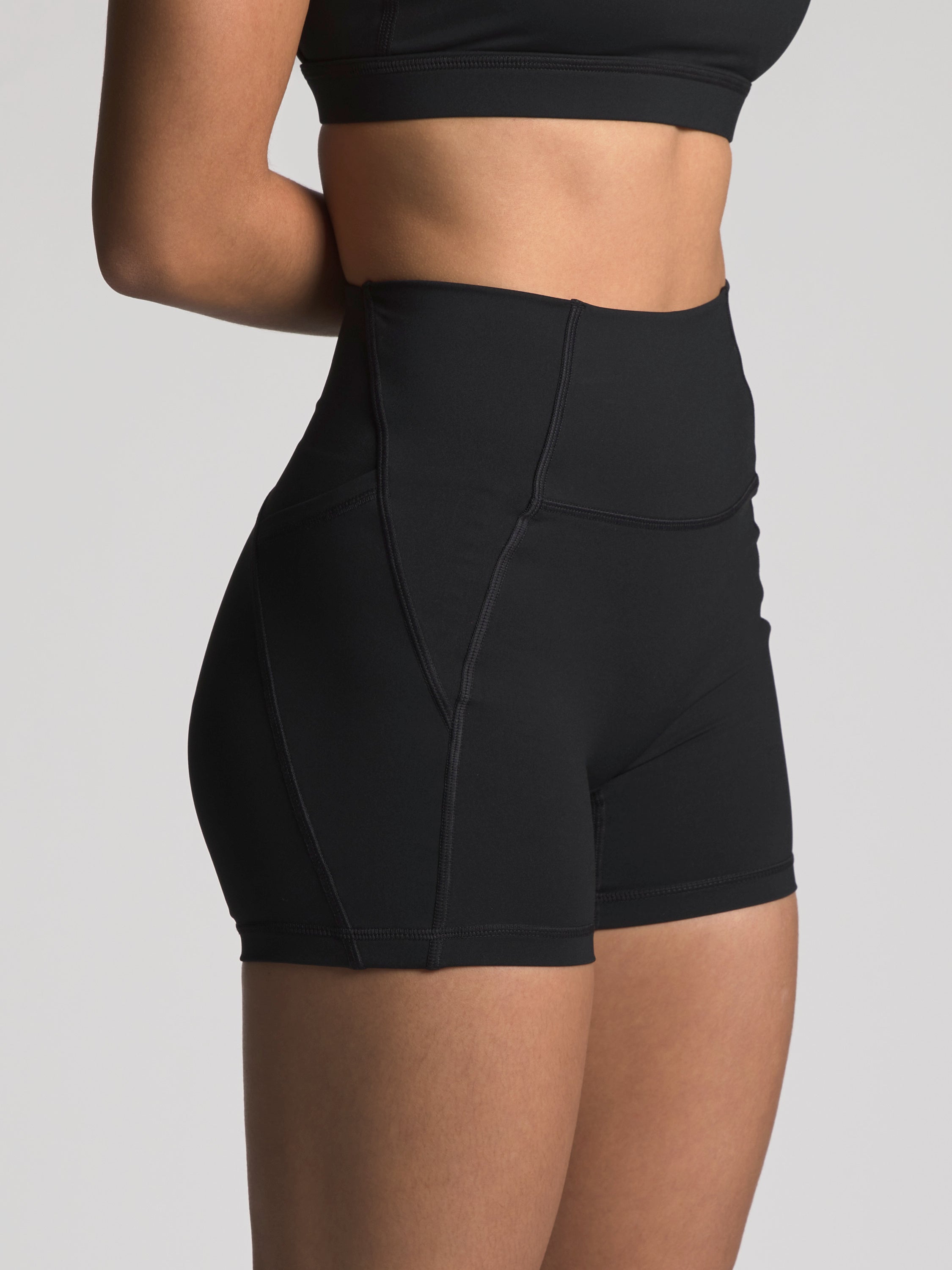 Apex 4" Pocket Shorts - KYDRA #color_Black
