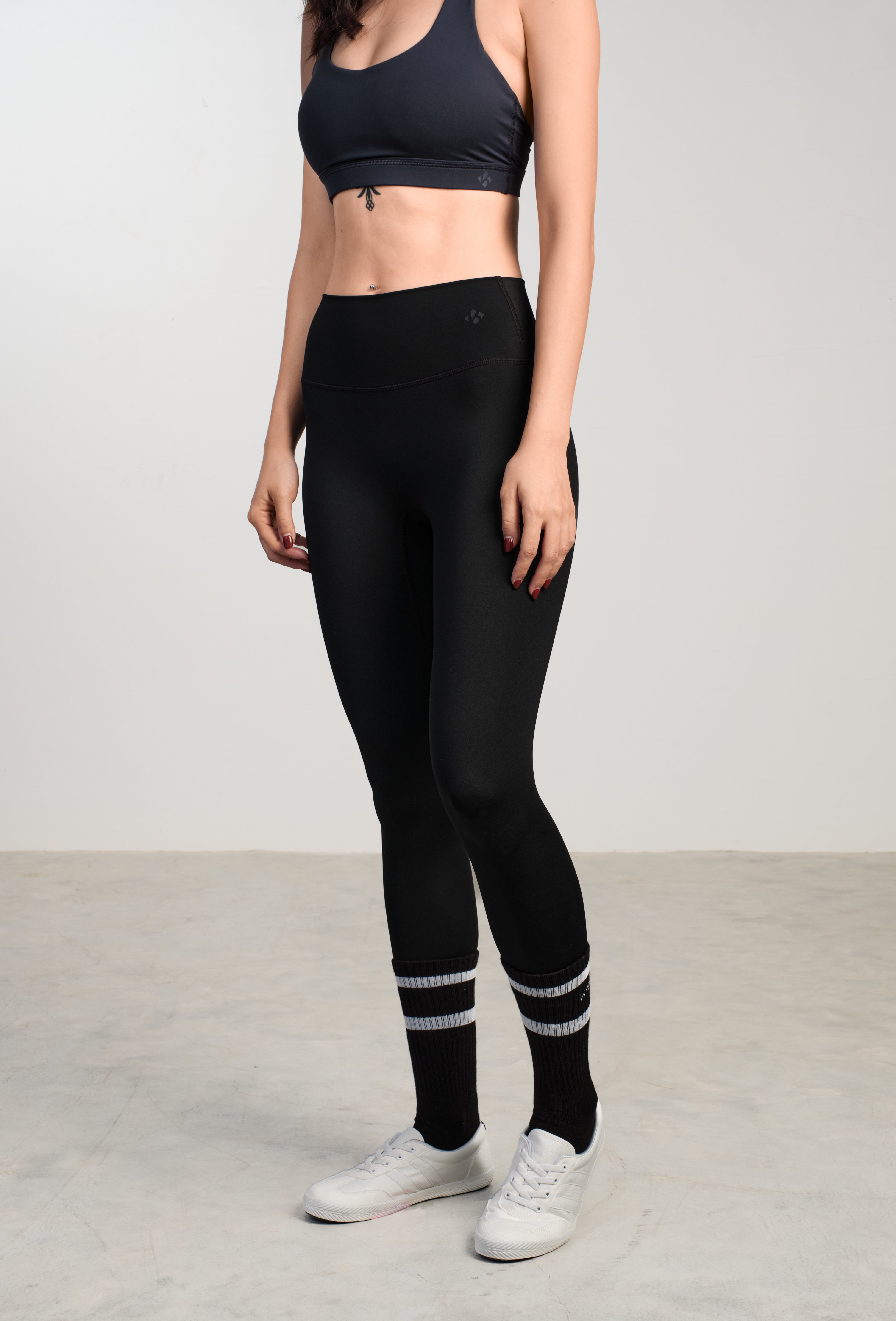 Kyro Leggings - KYDRA #color_Black